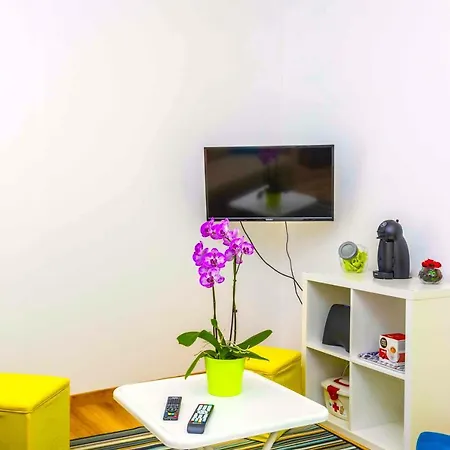 Cozy/hip Studio+terrace 1010d Apartment